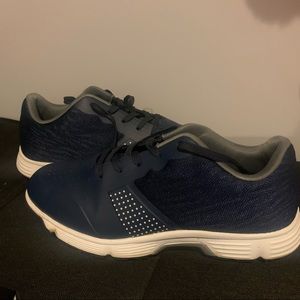 Golf shoes